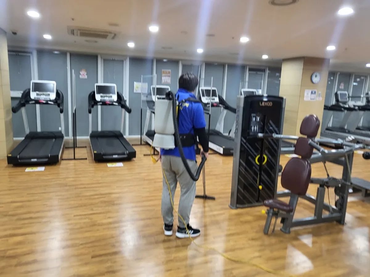 강북구 수유동 헬스장 샤워실 장비 주변 정밀 위생청소 사례 - 행진크린